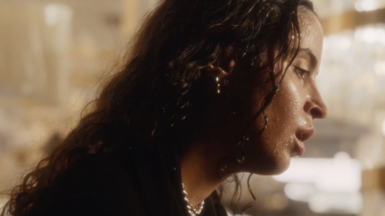 Naga Movie Screenshot 1
