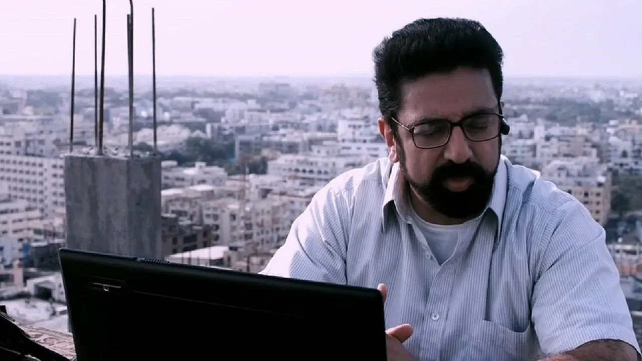Unnaipol Oruvan Movie Screenshot 1