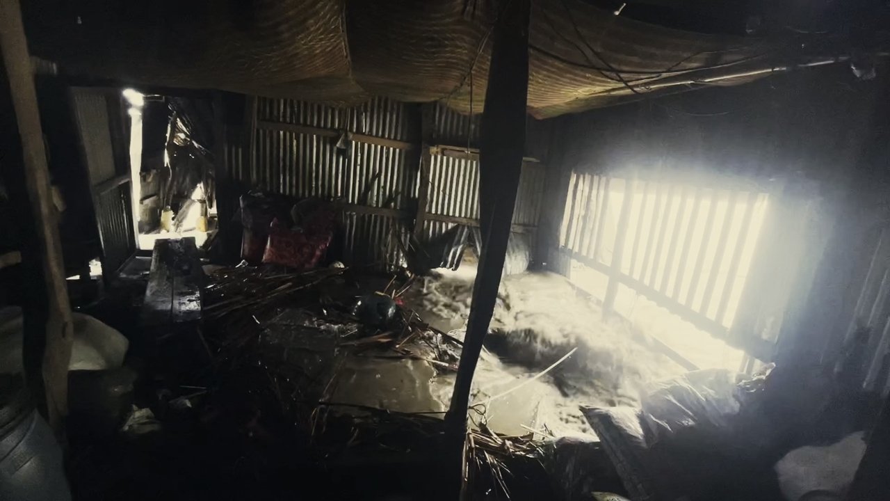 Topsy-Turvy Movie Screenshot 1