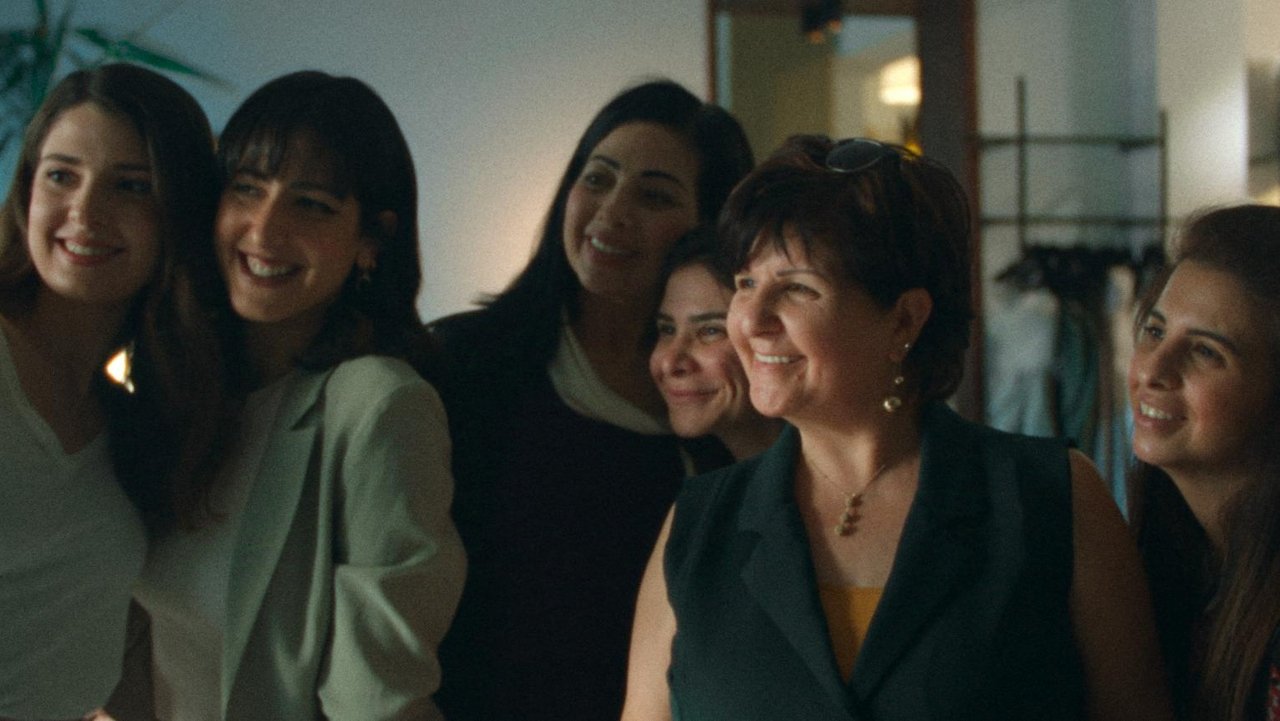 Happy Holidays Movie Screenshot 3