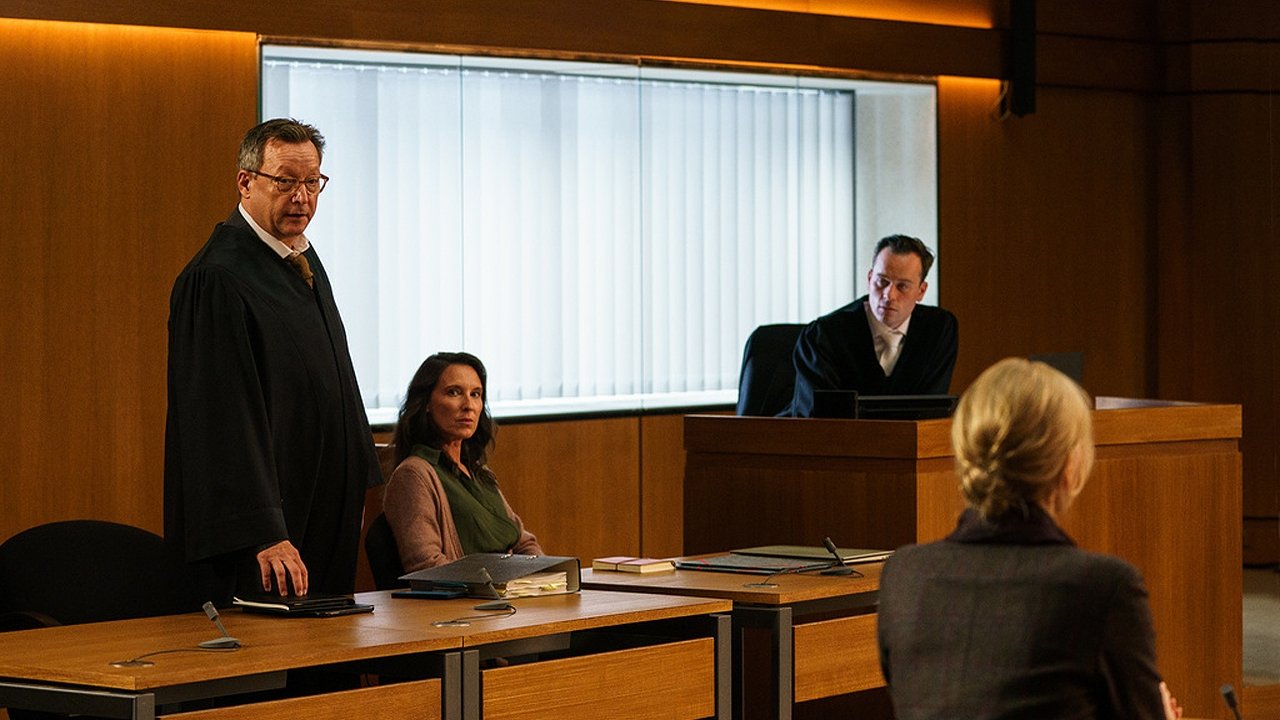 Sie sagt. Er sagt. Movie Screenshot 5